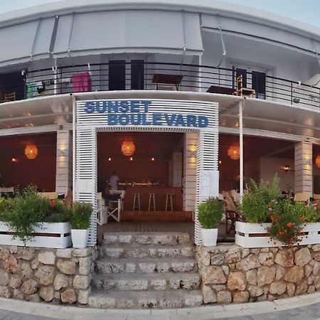 Sunset Boulevard Rooms Qeparo Eksteriør bilde