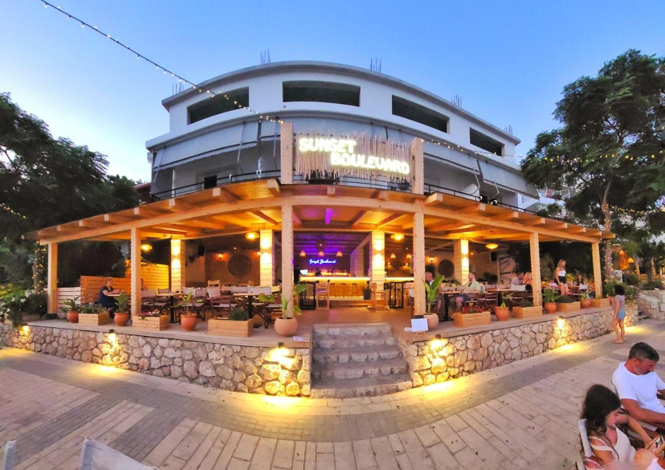 Sunset Boulevard Rooms Qeparo Eksteriør bilde